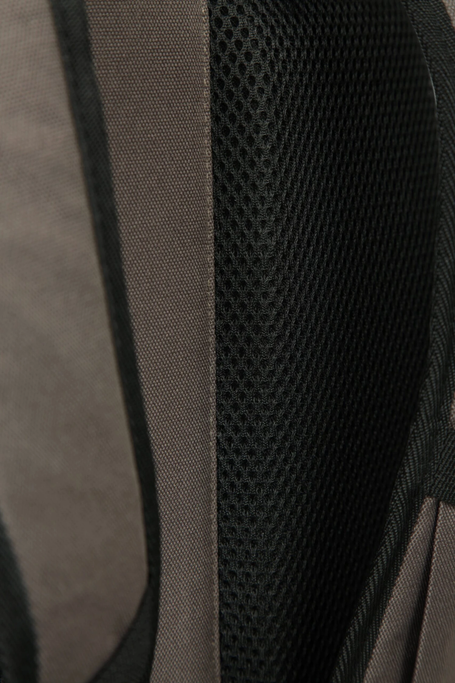 Mountain Warehouse Buzzard 23L Backpack 8 Mountain Warehouse Buzzard 23L Backpack - Image 6